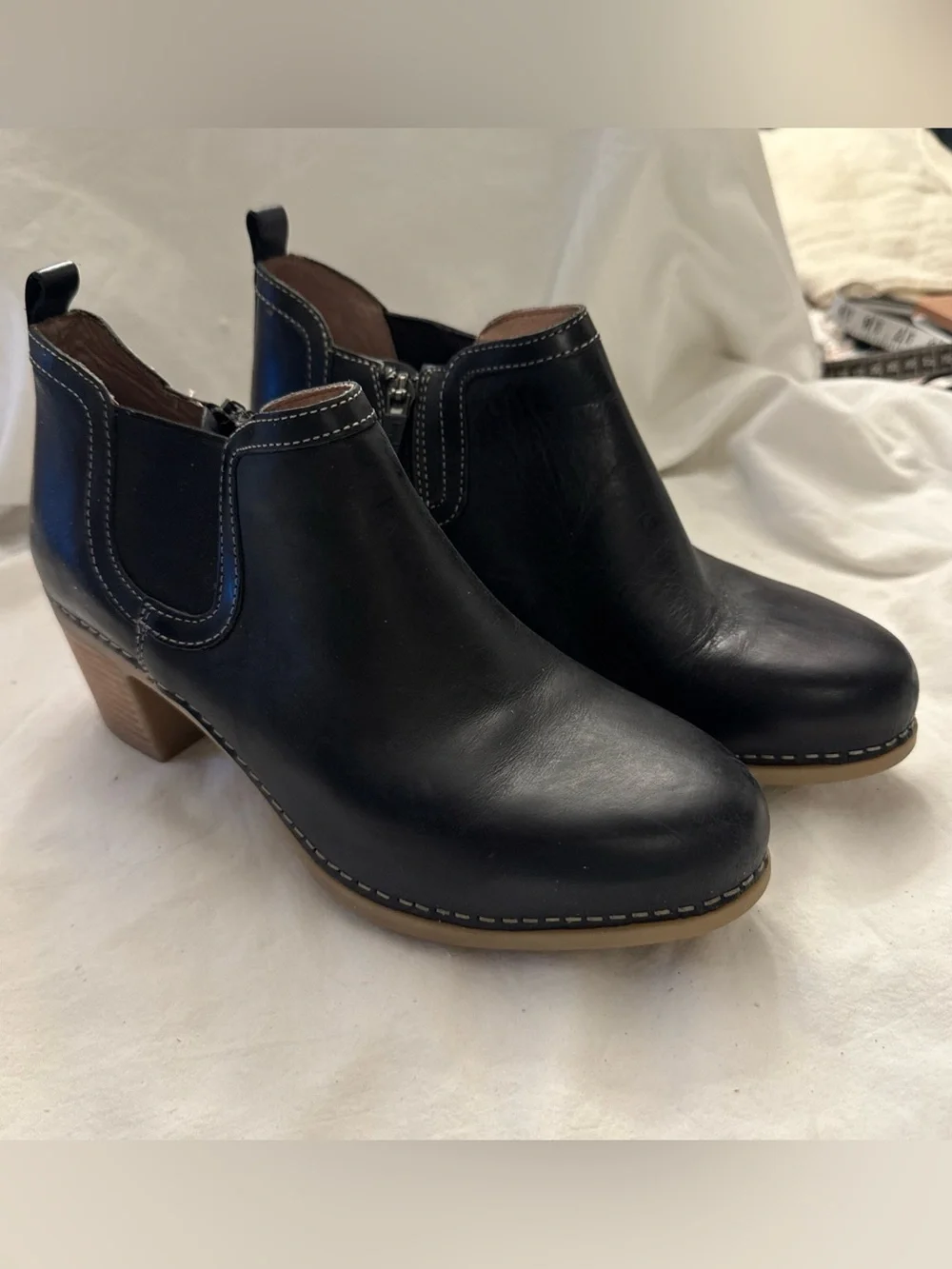 Dansko Harlene Black Leather Ankle Booties Zipper Womens 40 Boho Comfort EUC